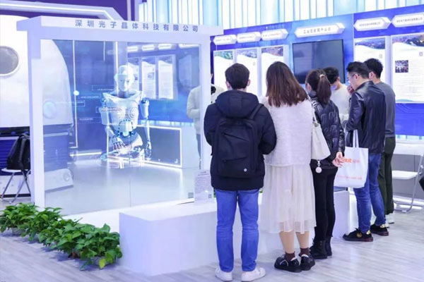光子晶体科技点燃龙华展区人气大爆发