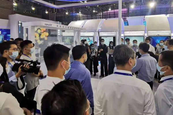 光子晶体科技点燃龙华展区人气大爆发