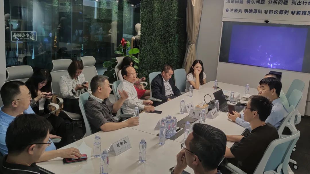 南开校友会周达会长一行莅临光子晶体科技参观交流