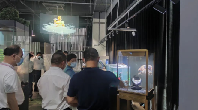 福建莆田市人大常委会苏永革主任一行莅临光子晶体科技参观交流