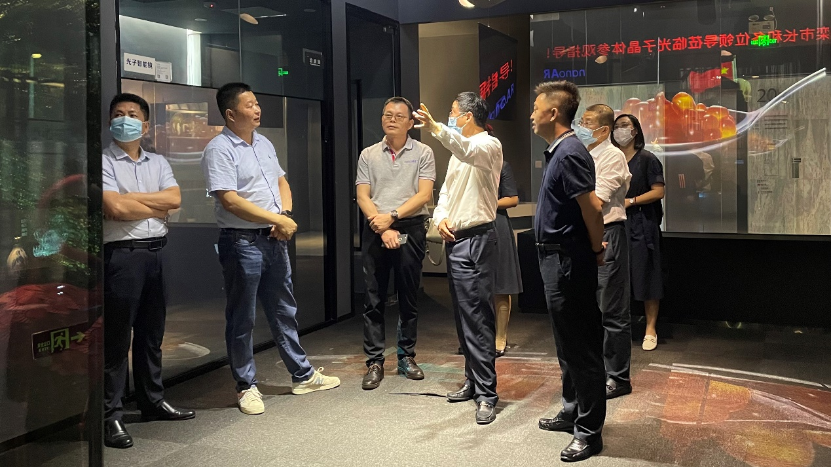 哈尔滨市委常委、副市长栾志成一行参观考察我司深圳总部