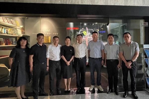 哈尔滨市委常委、副市长栾志成一行参观考察我司深圳总部