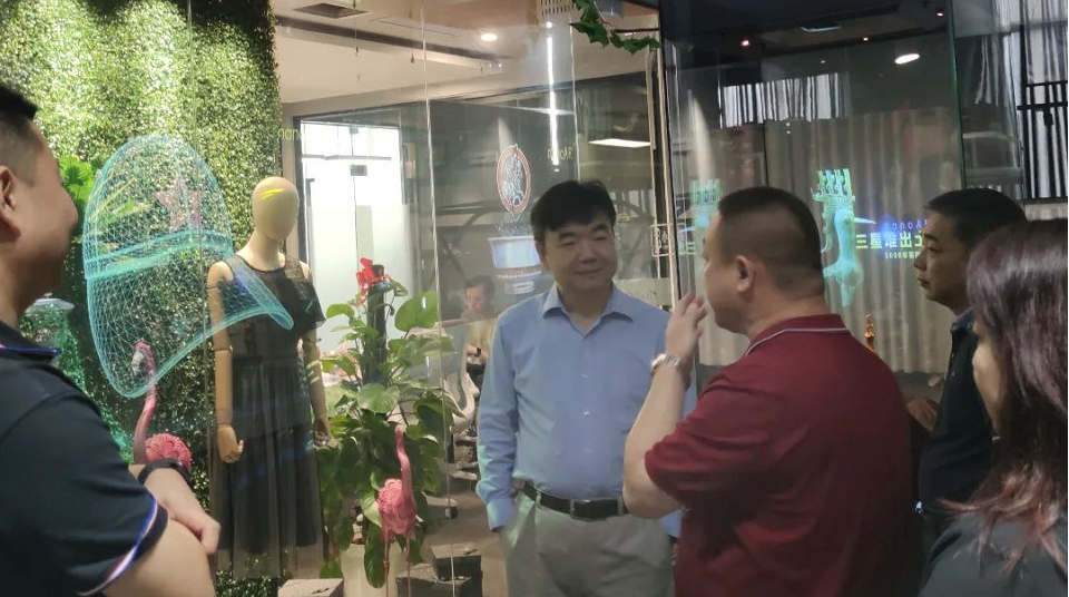 南开校友企业家联谊会文飚主席等一行莅临光子晶体科技参观指导