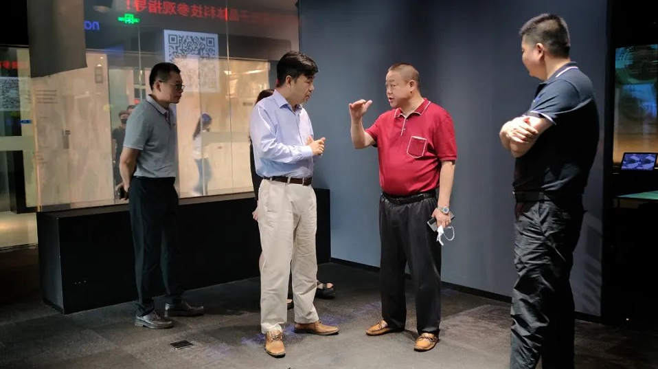 南开校友企业家联谊会文飚主席等一行莅临光子晶体科技参观指导