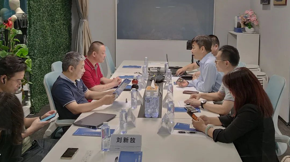 南开校友企业家联谊会文飚主席等一行莅临光子晶体科技参观指导