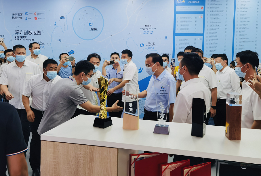 克强总理在光子晶体科技的分分秒秒