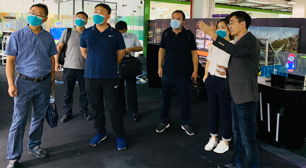 青岛市区政企负责人一行莅临光子晶体考察合作