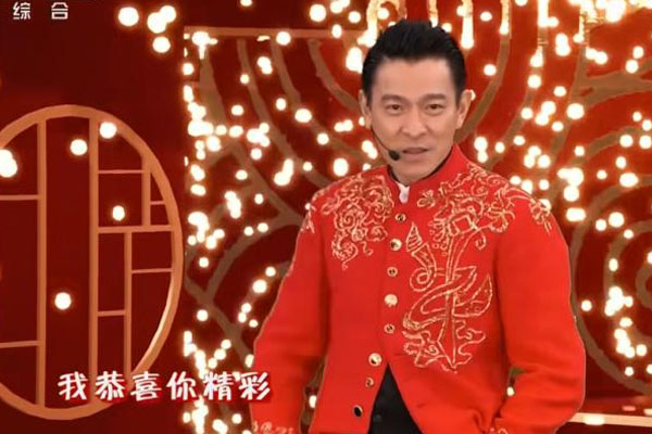 玻璃秒变高清亮丽显示大屏，光子透明芯片显示技术的“膜”法力量