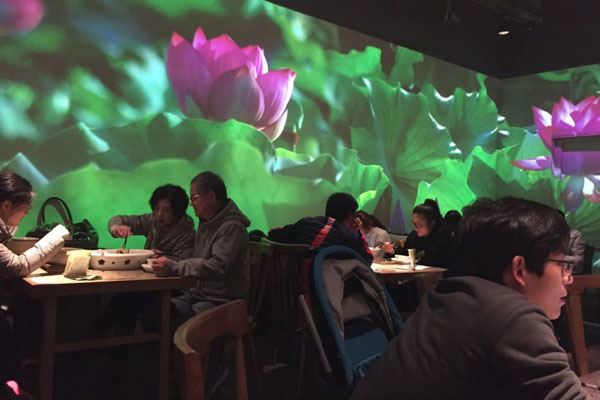 全息餐厅：体验式主题餐厅开启全息投影新模式