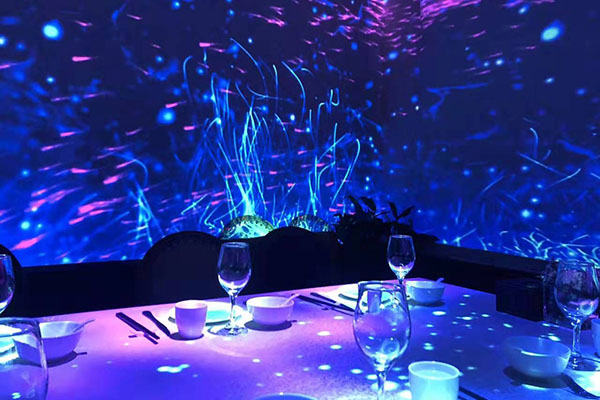 重新定义餐厅 ,传统餐厅 VS 全息餐厅 重新定义餐厅 ,传统餐厅 VS 全息餐厅