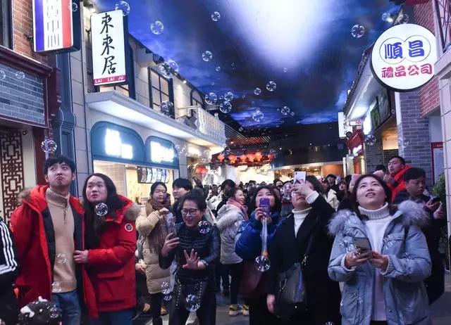 刷爆朋友圈的4D沉浸式特效天幕投影案例赏析