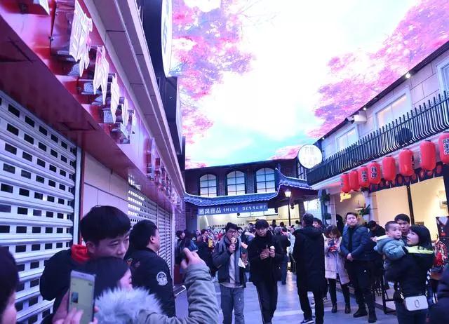 刷爆朋友圈的4D沉浸式特效天幕投影案例赏析